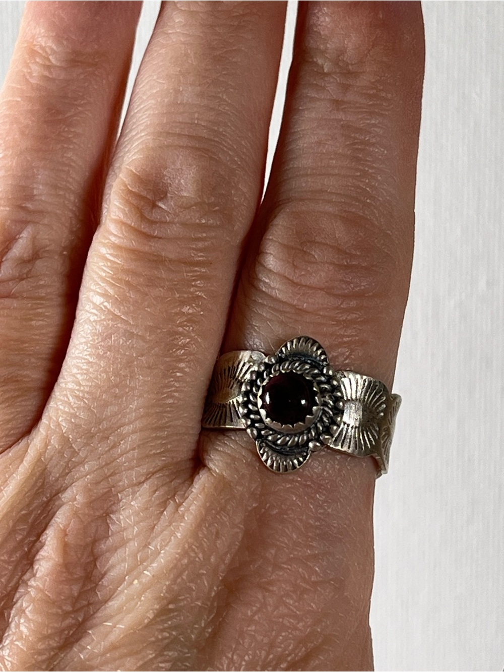 Solid Sterling Silver Southwest Purple Spiny Cigar Style Gemstone Ring Size 10.5 - Picture 8 of 11